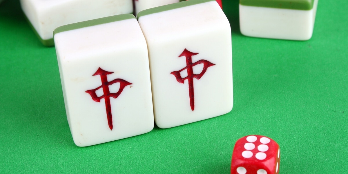 3 Dice and a Wind Indicator for Chinese Style Game Play 1.5 Large 144+2 Tiles 1.5 Large Tile with a Carrying Travel Case Chinese Mahjong Game Set 