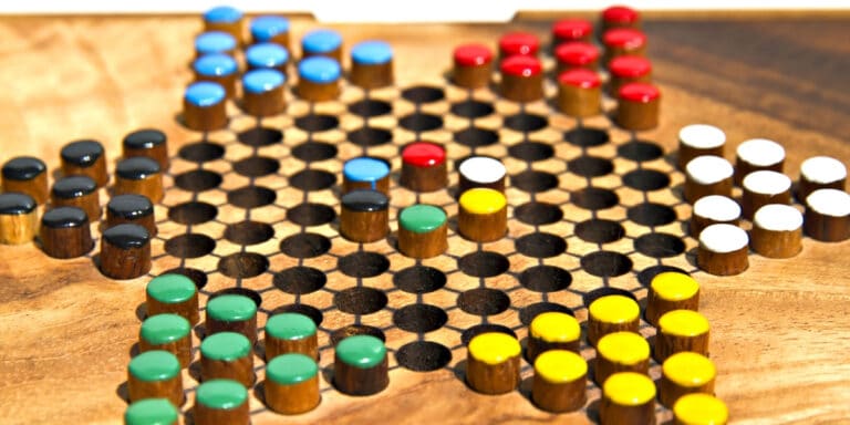 playing chinese checkers online