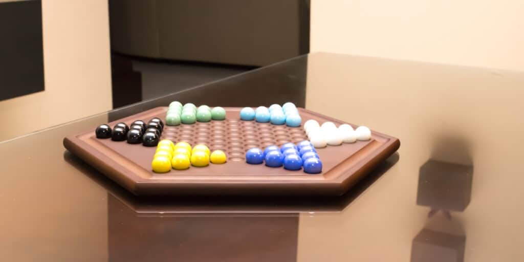 chinese checkers rules with throwing dice
